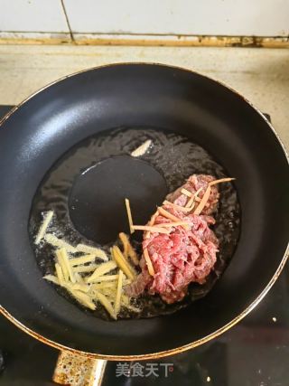 青椒炒牛肉的做法步骤：7