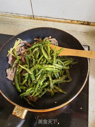 青椒炒牛肉的做法步骤：8