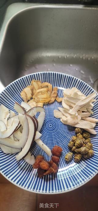祛湿健脾润燥汤的做法步骤：4