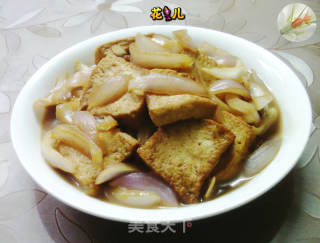 洋葱烧木绵豆腐的做法