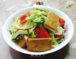 红椒香干炒牛心菜的做法