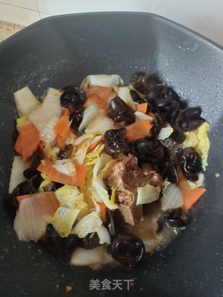 木耳炒白菜片的做法步骤：5