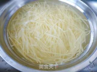 香辣土豆丝的做法步骤：2