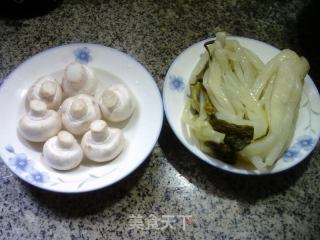 蘑菇炒白菜咸齑的做法步骤：1