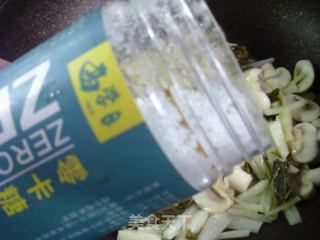 蘑菇炒白菜咸齑的做法步骤：6