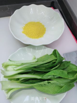 海参青菜小米粥的做法步骤：1