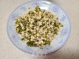 绿豆芽炒苦瓜的做法步骤：2