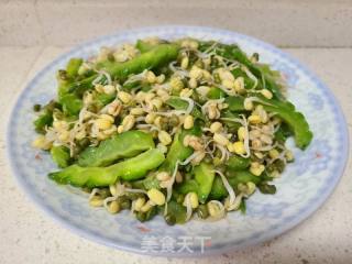 绿豆芽炒苦瓜的做法步骤：4