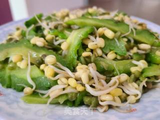 绿豆芽炒苦瓜的做法步骤：5