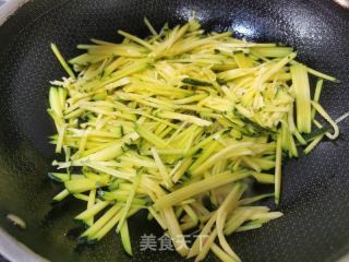 蒜蓉嫩南瓜的做法步骤：2