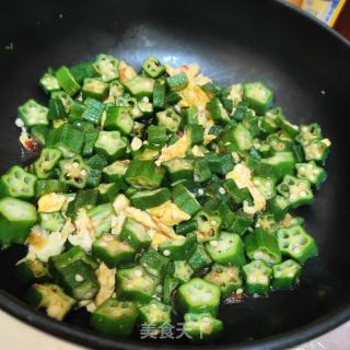 蛋炒秋葵盖捞面的做法步骤：4