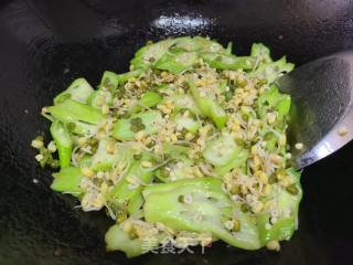 绿豆芽炒秋葵的做法步骤：3