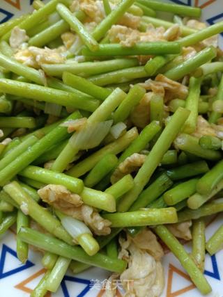 家庭版蒜苔炒鸡蛋的做法步骤：6