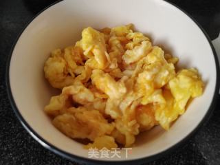 彩椒炒鸡蛋的做法步骤：3
