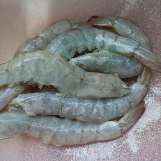 黑豆芽炒白虾的做法步骤：2