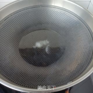 黑豆芽炒白虾的做法步骤：3