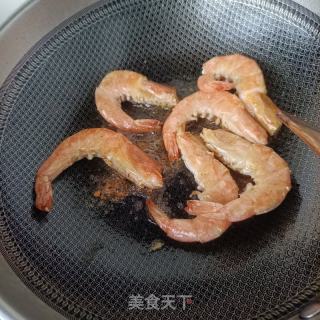 黑豆芽炒白虾的做法步骤：5