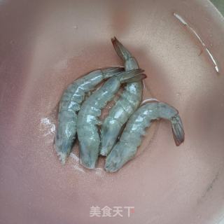 嫩南瓜炒白虾的做法步骤：3