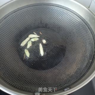嫩南瓜炒白虾的做法步骤：5