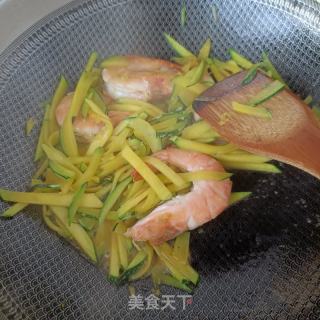嫩南瓜炒白虾的做法步骤：10
