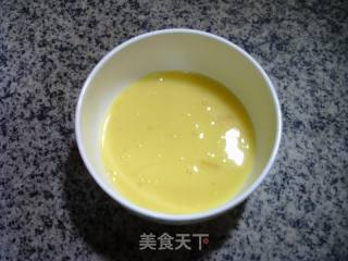 鸡蛋洋葱炒青稞方便面的做法步骤：2