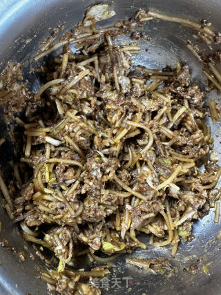 猪肉大葱肉盒的做法步骤：2
