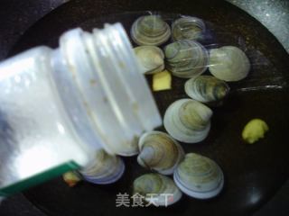 虾潺蛤蜊汤的做法步骤：3