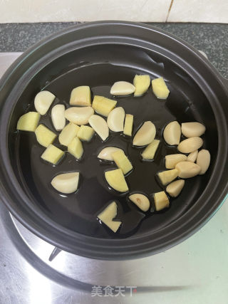 啫啫粉肠排骨煲的做法步骤：5