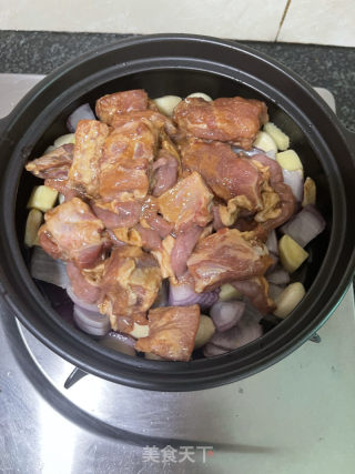 啫啫粉肠排骨煲的做法步骤：7