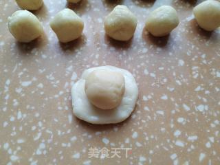 枣泥豆沙蛋黄酥的做法步骤：4