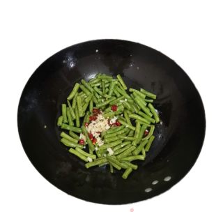 干煸无筋豆的做法步骤：3