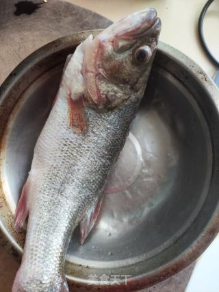 开屏鲈鱼的做法步骤：1