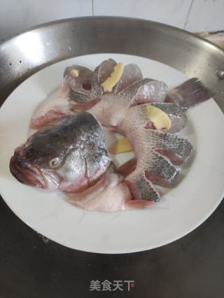 开屏鲈鱼的做法步骤：6