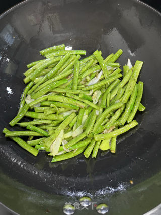 西红柿豆角炒馍的做法步骤：1