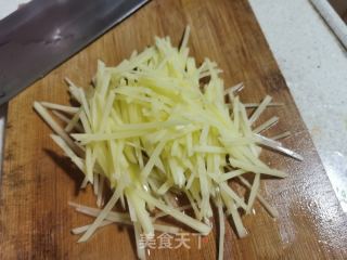 酸辣土豆丝的做法步骤：2