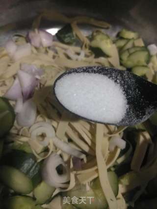 凉拌豆腐皮的做法步骤：4