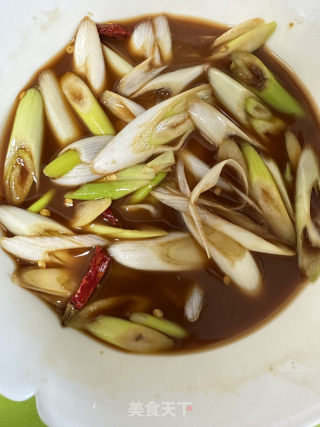 葱香烧豆腐的做法步骤：1