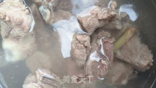 脊骨玉米汤的做法步骤：2