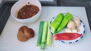 辣椒炒西瓜酱豆的做法步骤：3