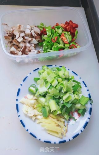 辣椒炒西瓜酱豆的做法步骤：4