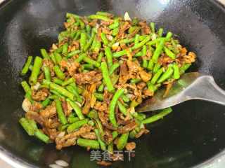 豇豆莴笋干肉丝卤面的做法步骤：7