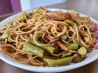 豇豆莴笋干肉丝卤面的做法步骤：17