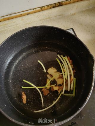 鸡腿拌贡菜的做法步骤：1