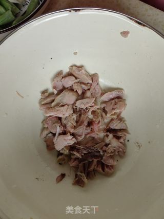 鸡腿拌贡菜的做法步骤：7