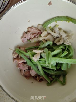 鸡腿拌贡菜的做法步骤：8