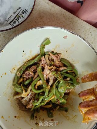 鸡腿拌贡菜的做法步骤：11