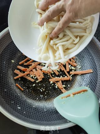 清炒海鲜菇的做法步骤：6