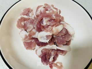 甜椒子姜炒肉的做法步骤：1