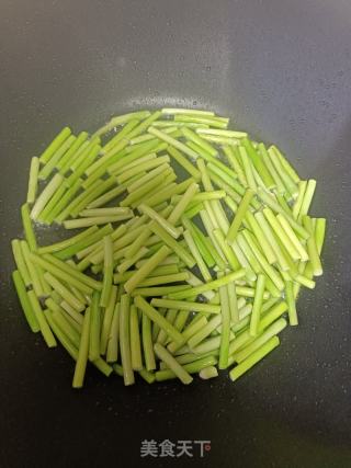 肉沫炒蒜苔的做法步骤：3