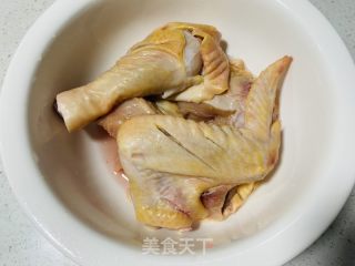 孜然炸鸡的做法步骤：1